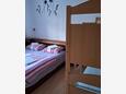 Podgora, Dormitorio en alojamiento de tipo room, aire acondicionado disponible y WiFi.