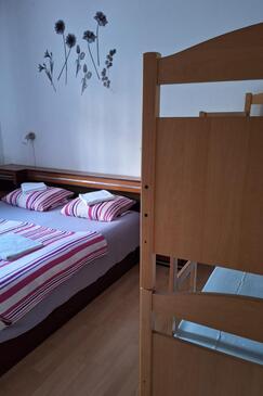 Podgora, Dormitorio en alojamiento de tipo room, aire acondicionado disponible y WiFi.