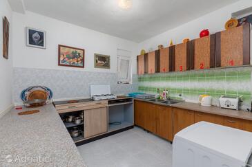 Apartments and rooms with parking space Podgora, Makarska - 23916