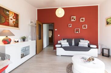 Baška, Living room in the apartment, air condition available, (pet friendly) and WiFi.