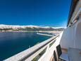 Baška, Terrasse dans l’hébergement en type apartment, avec la vue sur la mer, animaux acceptés et WiFi.