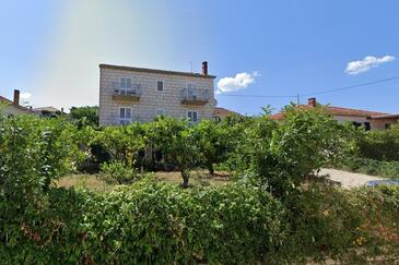 Sutivan, Brač, Object 23920 - Appartementen blizu mora met een kiezelstrand.