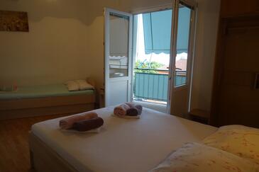 Ferienwohnungen mit Parkplatz Zivogosce - Blato, Makarska - 23922