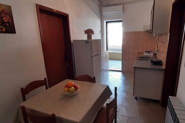 Apartmanok parkolóhellyel Zivogosce - Blato, Makarska - 23922