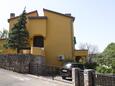 Klenovica, Novi Vinodolski, Parking lot 23926 - Apartments near sea with pebble beach.