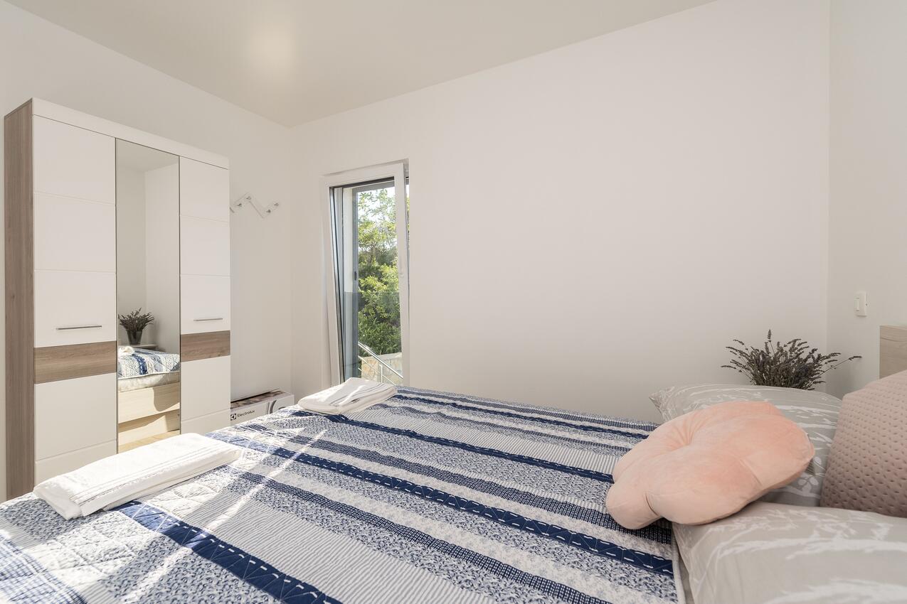 Apartments with swimming pool Lukoran, Ugljan - 23933