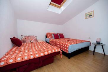 Apartmanok családok részére medencével Sukosan, Zadar - 23934