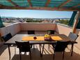 Sukošan, Terrasse dans l’hébergement en type apartment, avec la vue sur la mer et WiFi.