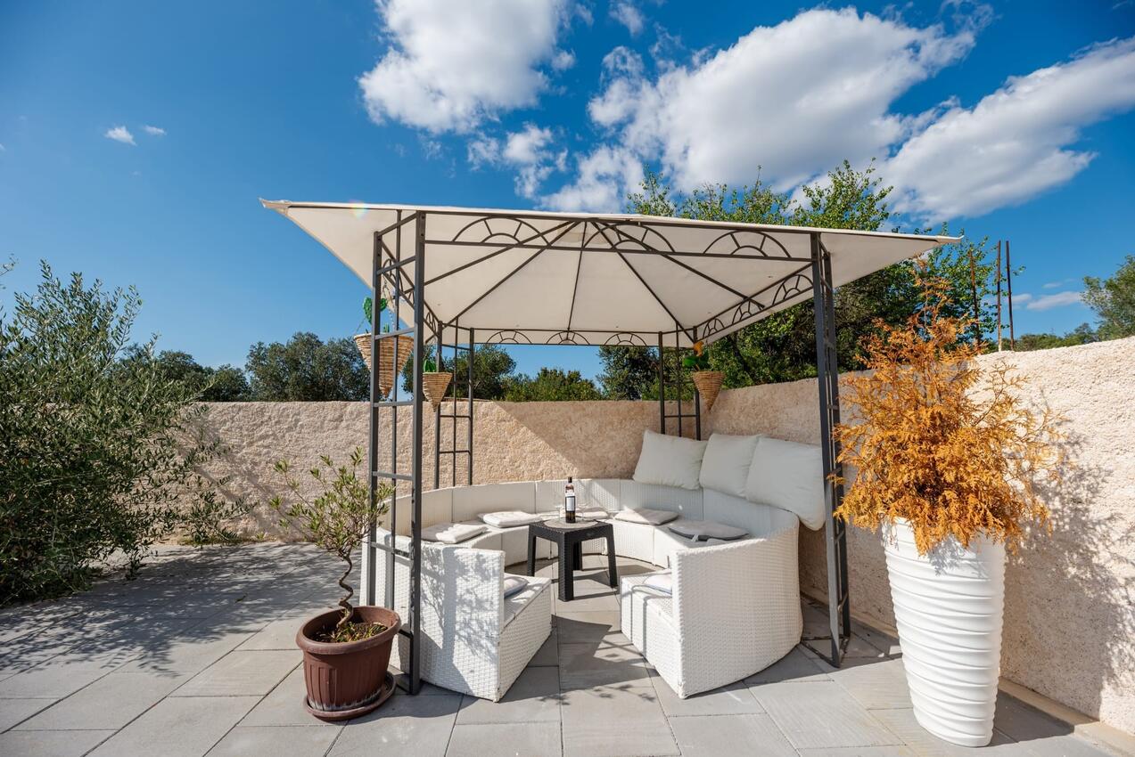 Ferienwohnungen mit Pool für Familien Sukosan, Zadar - 23934