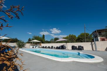 Lejligheder med pool egnet til familier med børn Sukosan, Zadar - 23934