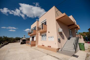 Sukošan, Zadar, Overnatting 23934 - Leiligheter med en rullesteinstrand.