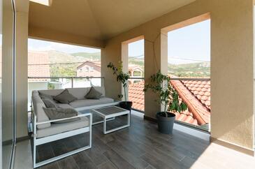 Family friendly house with a swimming pool Plano, Trogir - 23937