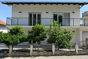 Apartments with a parking space Trogir - 23948