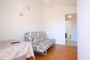 Podstrana, Living room in the apartment, air condition available and WiFi.