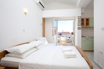 Family friendly seaside apartments Podstrana, Split - 23954