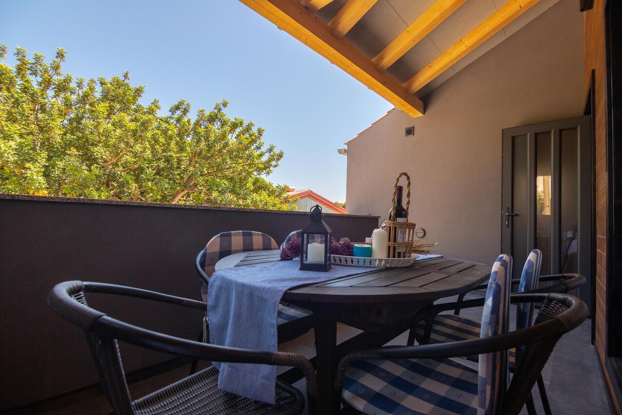 Appartamenti con parcheggio Comisa - Komiža, Lissa - Vis - 23956