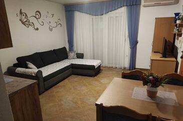 Zablaće, Camera di soggiorno nell'alloggi del tipo apartment, condizionatore disponibile e WiFi.
