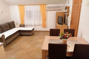 Zablaće, Camera di soggiorno nell'alloggi del tipo apartment, condizionatore disponibile e WiFi.