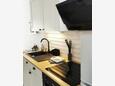 Vir, Cucina nell'alloggi del tipo studio-apartment, condizionatore disponibile e WiFi.