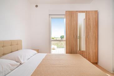 Apartamentos con piscina adecuados para familias con niños Vir - 23976