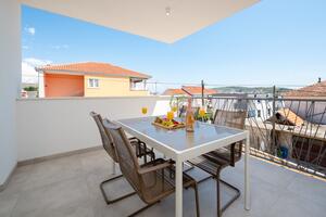 Apartments with a parking space Trogir - 23977