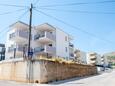 Trogir, Trogir, Propiedad 23977 - Apartamentos con una playa de guijarros.