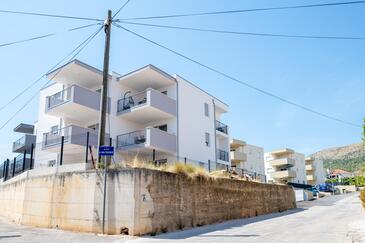 Trogir, Trogir, Propiedad 23977 - Apartamentos con una playa de guijarros.