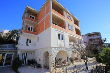 Trogir, Trogir, Overnatting 23979 - Leiligheter med en rullesteinstrand.