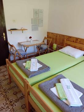 Martinšćica, Bedroom in the room, air condition available, (pet friendly) and WiFi.