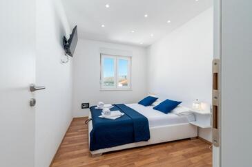 Ferienwohnungen mit Pool für Familien Mastrinka, Ciovo - 23984