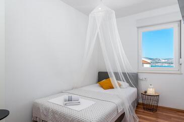 Ferienwohnungen mit Pool für Familien Mastrinka, Ciovo - 23984