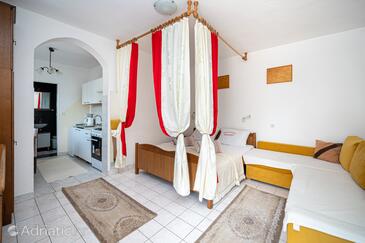 Apartments with parking space Gornji Karin, Novigrad - 23985