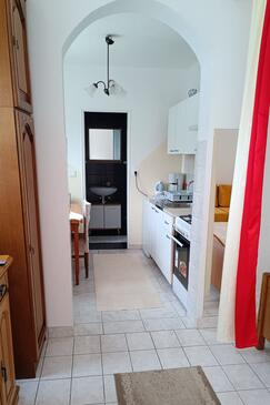 Gornji Karin, Cocina en alojamiento de tipo studio-apartment, WiFi.