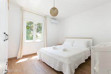 Ferienwohnungen mit Parkplatz Vinisce, Trogir - 23986