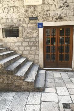 Propiedad Split, Split, Propiedad 23996 - Habiatciones cerca del mar con una playa de arena.