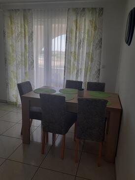 Privlaka, Dining room in the apartment, air condition available and WiFi.