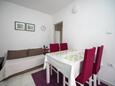 Zaton, Jadalnia w zakwaterowaniu typu apartment, zwierzęta domowe są dozwolone i WiFi.