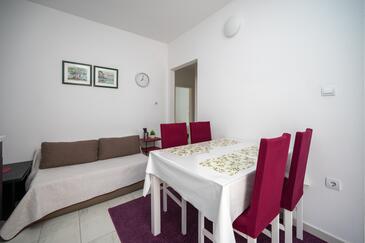 Zaton, Jadalnia w zakwaterowaniu typu apartment, zwierzęta domowe są dozwolone i WiFi.
