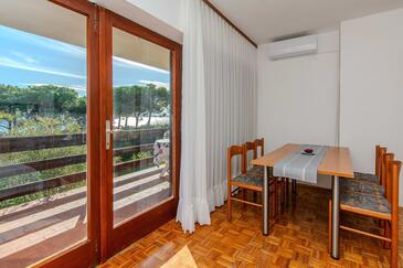 Familienferienwohnungen am Meer Privlaka, Zadar - 24008