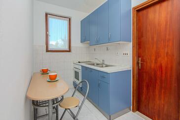 Family friendly seaside apartments Privlaka, Zadar - 24008