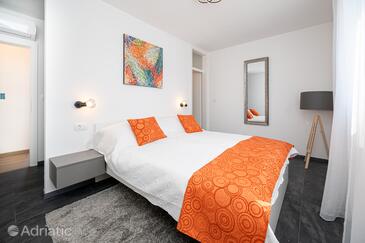 Family friendly house with a swimming pool Zaton, Zadar - 24013