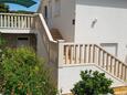 Poljica, Trogir, Podwórko 24016 - Apartamenty ze żwirową plażą.