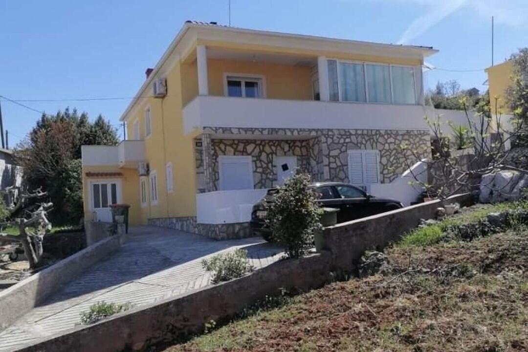 Leiligheter med parkering Kali, Ugljan - 24022