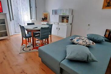 Šibenik, Obývacia izba v ubytovacej jednotke apartment, klimatizácia k dispozícii a WiFi.