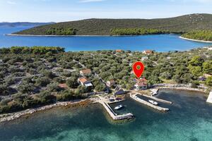 Maison de pêcheur près de la mer Baie Lanđin, Pasman - 24044