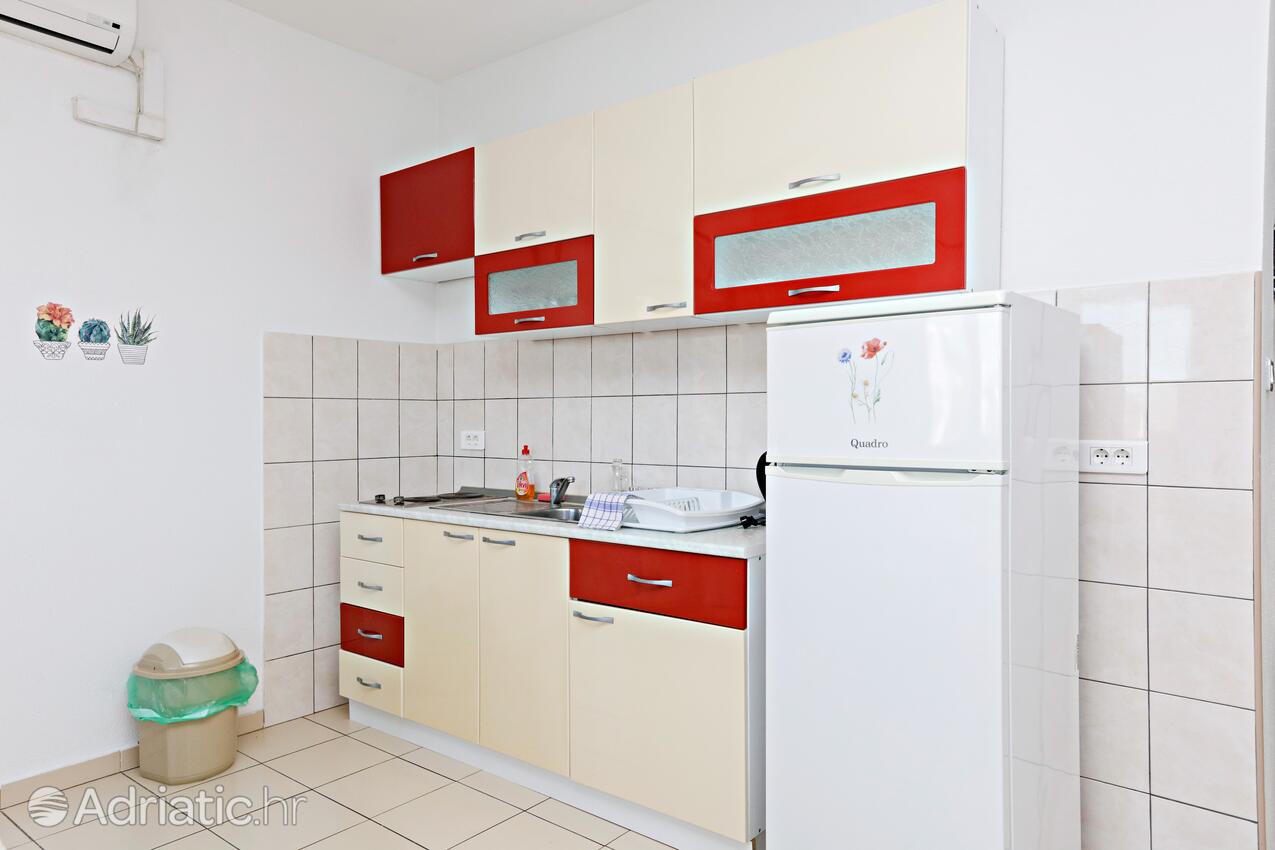 Apartamentos con parking Grebastica, Sibenik - 24046