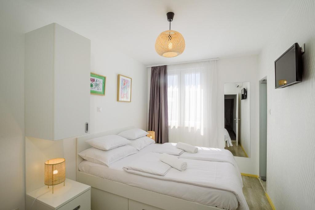 Sobe s privatnim parkingom Trogir - 24051
