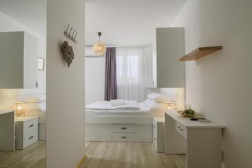 Sypialnia Trogir, Sypialnia w zakwaterowaniu typu room, Dostępna klimatyzacja, zwierzęta domowe są dozwolone i WiFi.