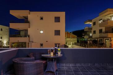 Sobe z zasebnim parkirnim mestom Trogir - 24051