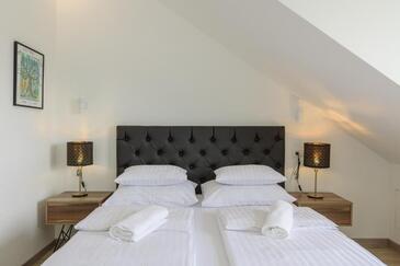 Спальня Trogir, Спальня в размещении типа room, доступный кондиционер, Домашние животные допускаются и WiFi.
